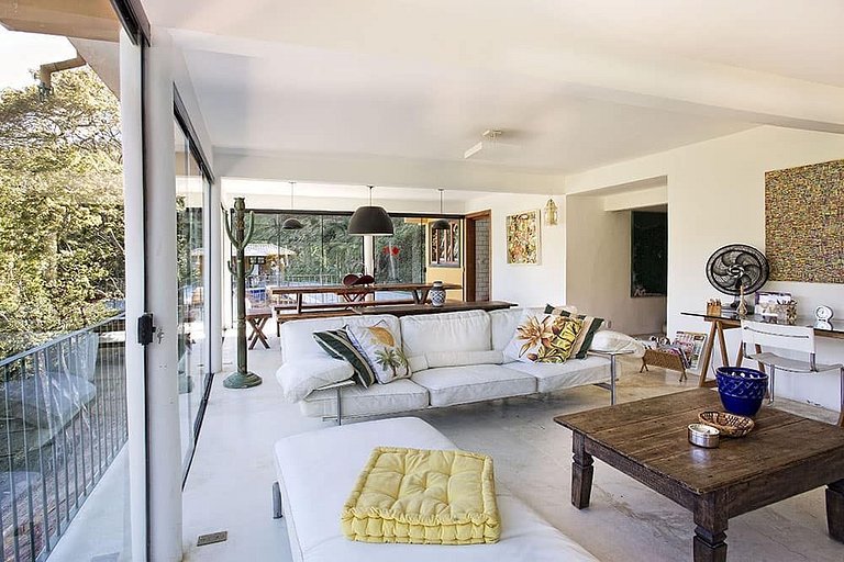 Beautiful 4 bedroom country house in the mountains with pool