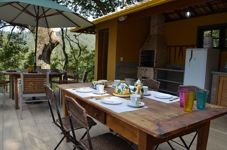 Beautiful 4 bedroom country house in the mountains with pool