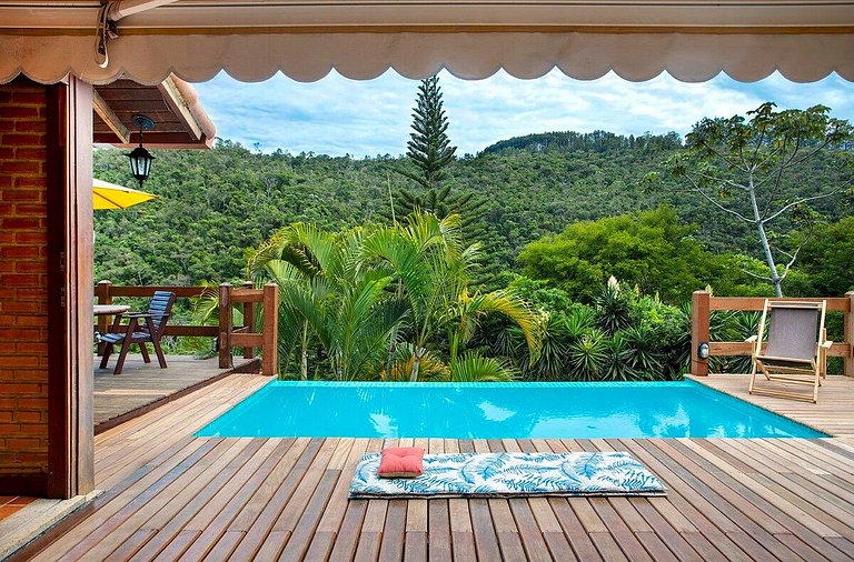 Casa Serrana, 4 quartos, piscina, área gourmet em Itaipava