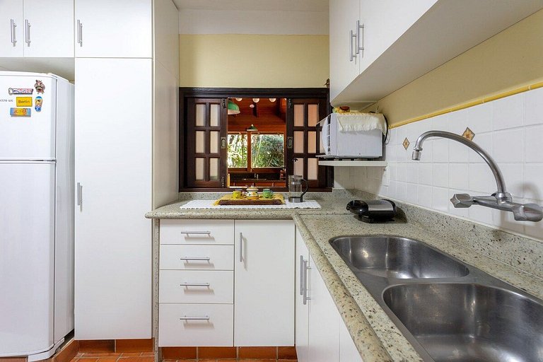 Casa Serrana, 4 quartos, piscina, área gourmet em Itaipava