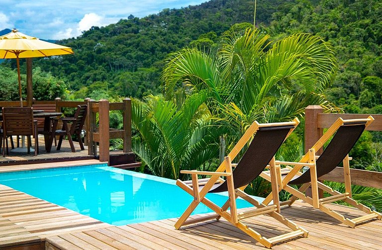 Casa Serrana, 4 quartos, piscina, área gourmet em Itaipava