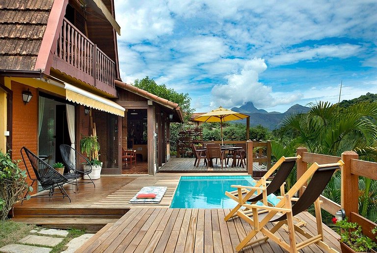 Casa Serrana, 4 quartos, piscina, área gourmet em Itaipava