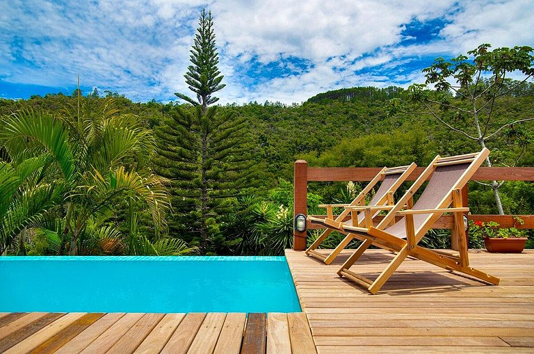Beautiful mountain house with 4 bedrooms, a/c, heated pool i