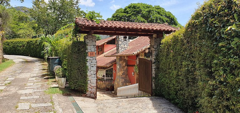 Casa Maria Comprida Araras: 5 quartos, piscina, área gourmet