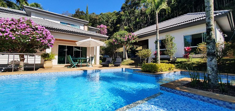 Casa de Cinema Granja Brasil, com serviço incluído