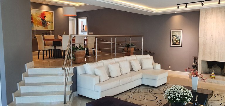 Casa de Cinema Granja Brasil, com serviço incluído