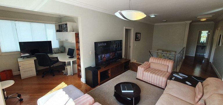 Casa de Cinema Granja Brasil, com serviço incluído