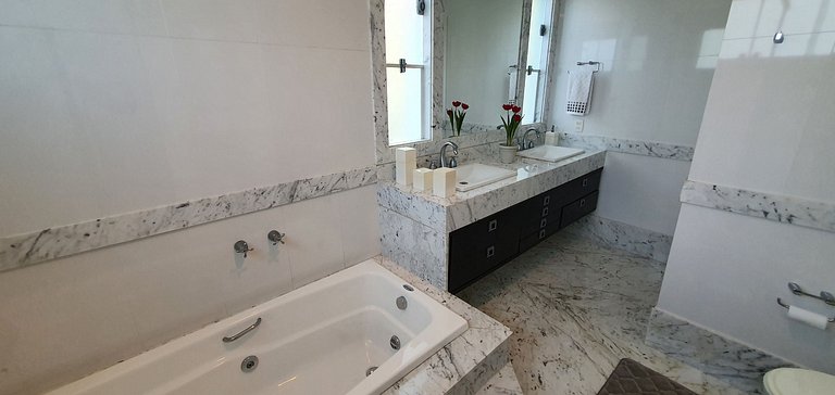 Casa de Cinema Granja Brasil, com serviço incluído