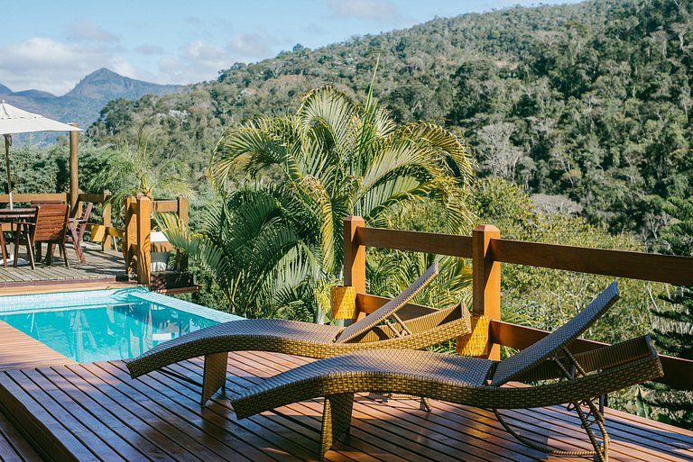 Casa Serrana, 4 quartos, piscina, área gourmet em Itaipava