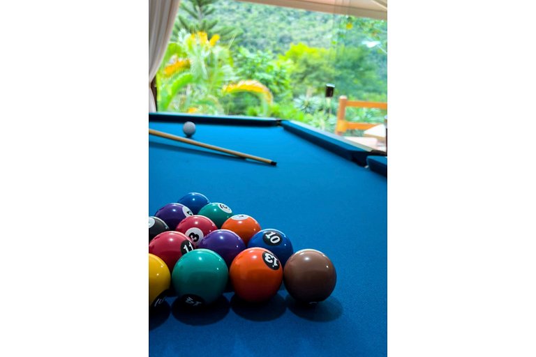 Casa Serrana, 4 quartos, piscina, área gourmet em Itaipava