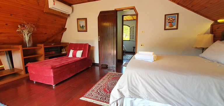 Casa Serrana, 4 quartos, piscina, área gourmet em Itaipava