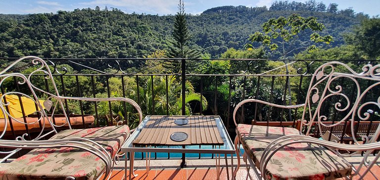 Casa Serrana, 4 quartos, piscina, área gourmet em Itaipava