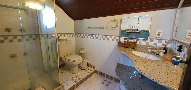 Casa Serrana, 4 quartos, piscina, área gourmet em Itaipava
