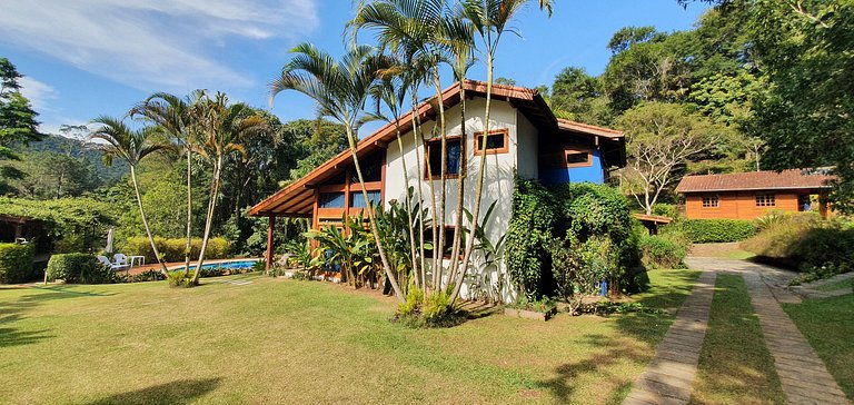Casakor, beautiful villa in Itaipava, 4 bedrooms, pool, tenn