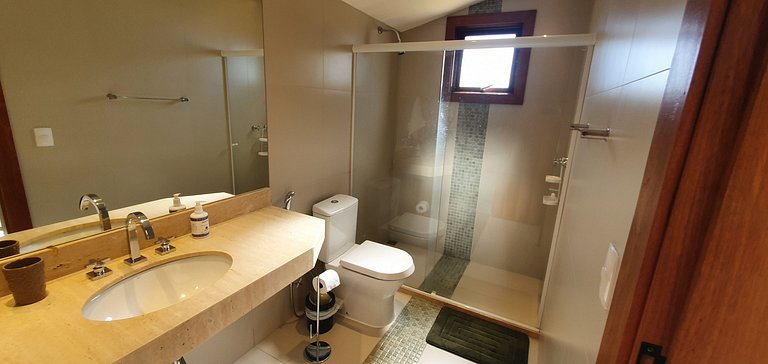 Magnificent views, 3 suites, pool w/ heated tub
