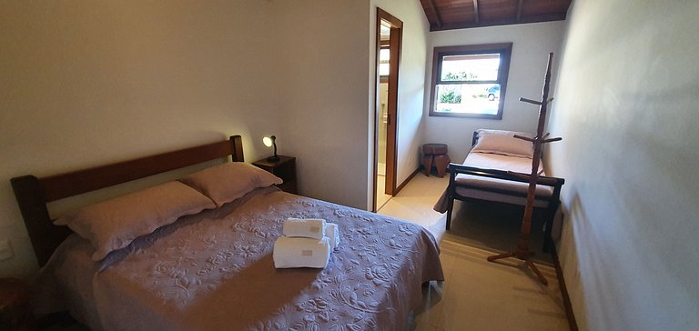 Magnificent views, 3 suites, pool w/ heated tub