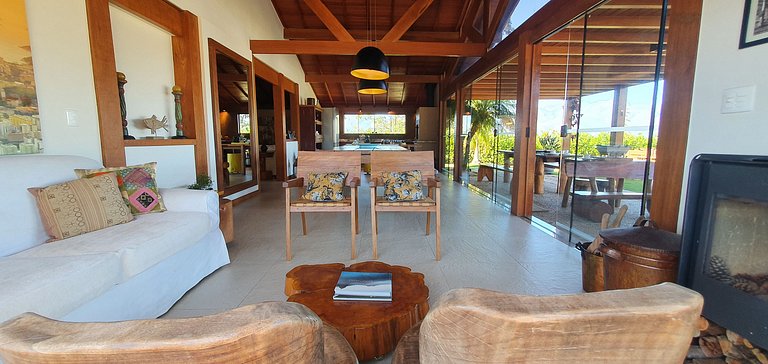 Magnificent views, 3 suites, pool w/ heated tub