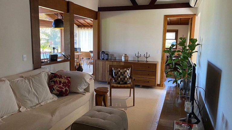 Magnificent views, 3 suites, pool w/ heated tub
