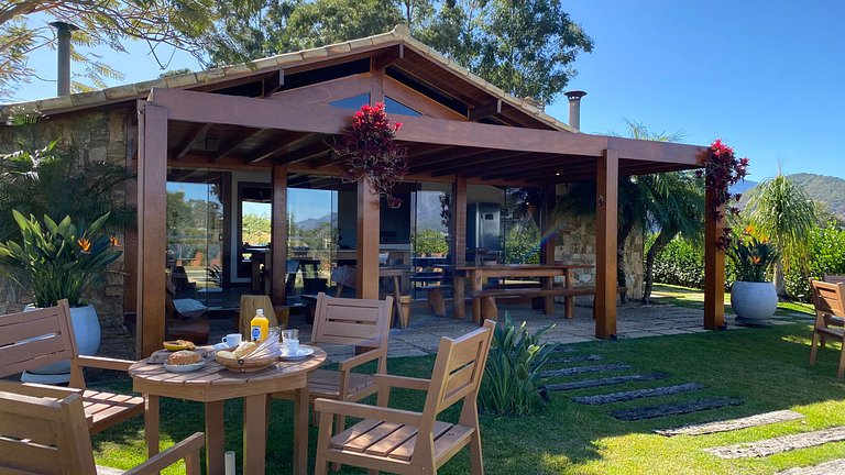 Casa do Alto Itaipava, 3 suítes, piscina com hidro aquecida