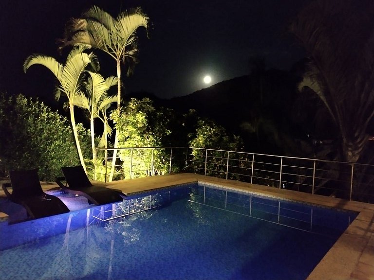 Casa de Cinema Granja Brasil, com serviço incluído