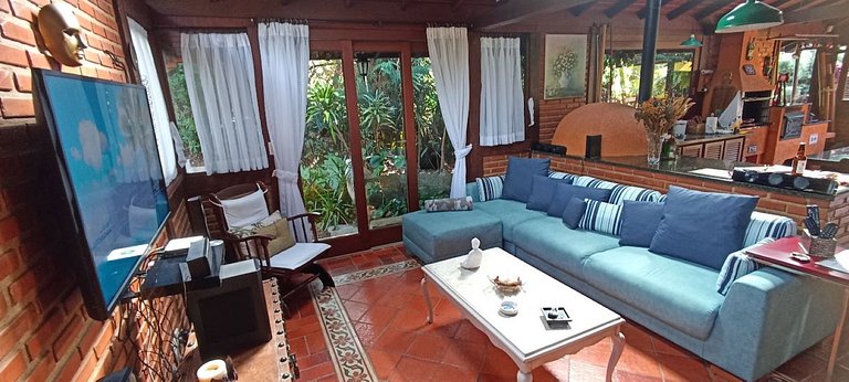Casa Serrana, 4 quartos, piscina, área gourmet em Itaipava