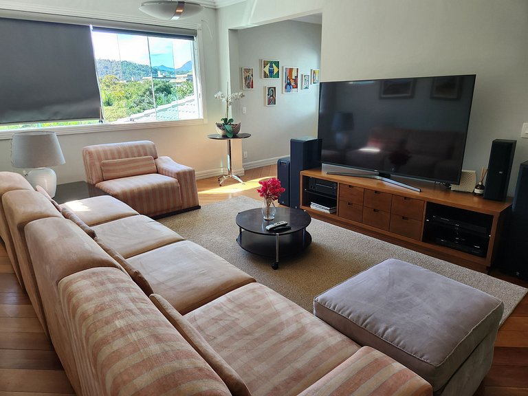 Casa de Cinema Granja Brasil, com serviço incluído