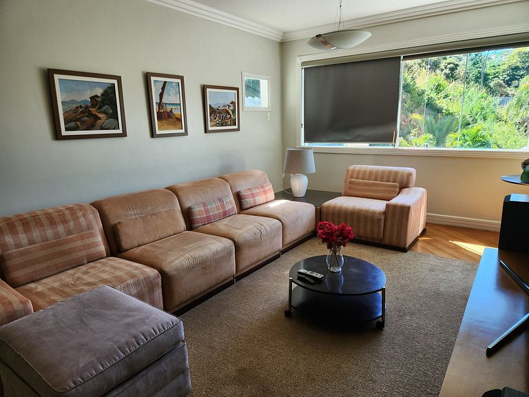 Casa de Cinema Granja Brasil, com serviço incluído