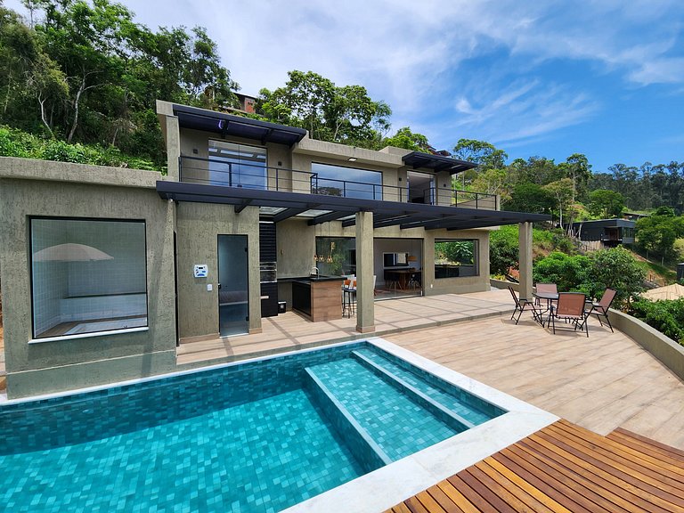 Casa Linda em Itaipava para férias, aluguel de temporada bnb