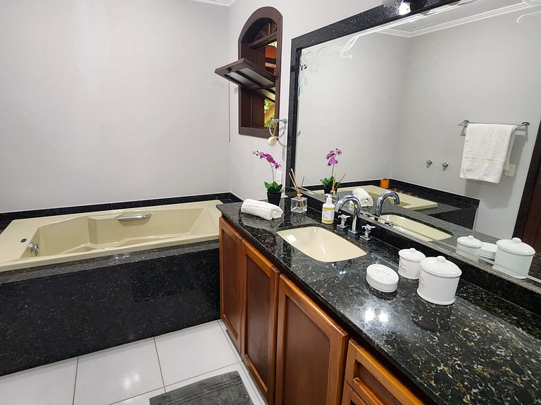 Casa Feliz Itaipava: 7 qts, piscina lazer completo