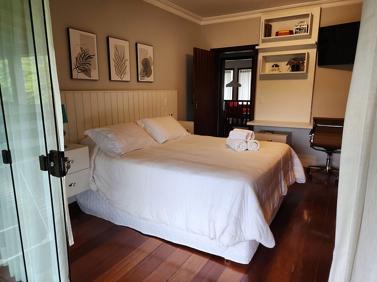 Casa Feliz Itaipava: 7 qts, piscina lazer completo