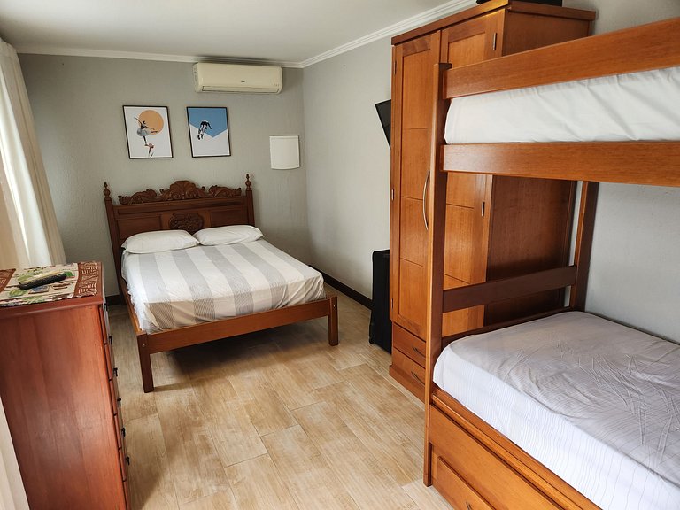 Casa Feliz Itaipava: 7 qts, piscina lazer completo