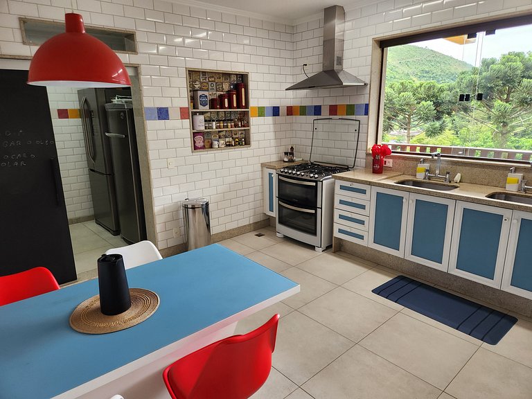 Casa Feliz Itaipava: 7 qts, piscina lazer completo
