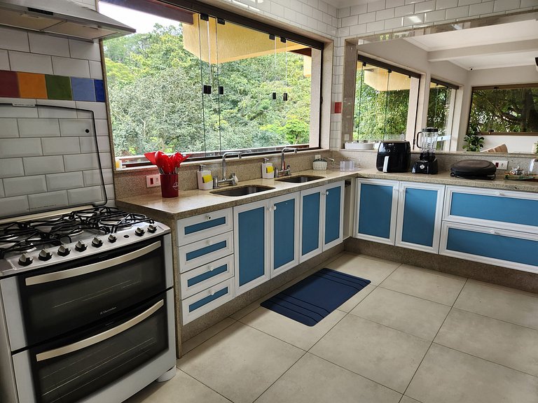 Casa Feliz Itaipava: 7 qts, piscina lazer completo