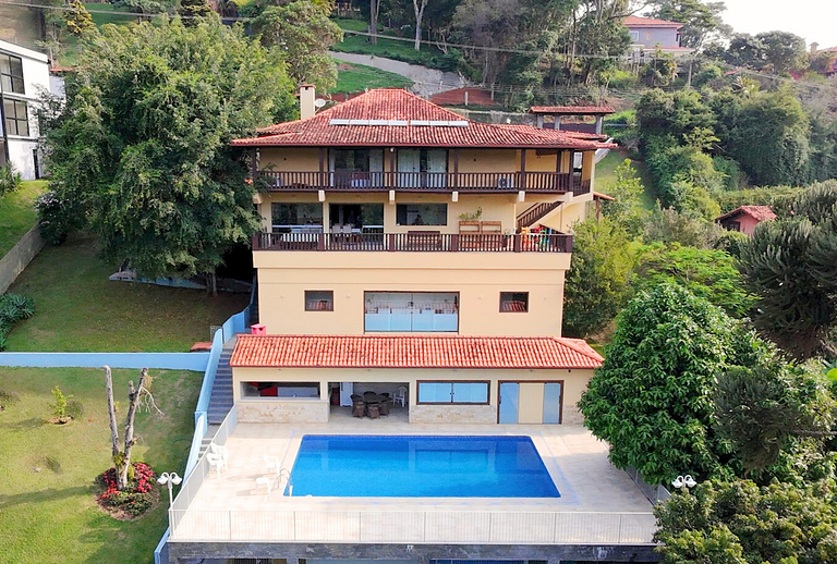 Casa Feliz Itaipava: 7 qts, piscina lazer completo