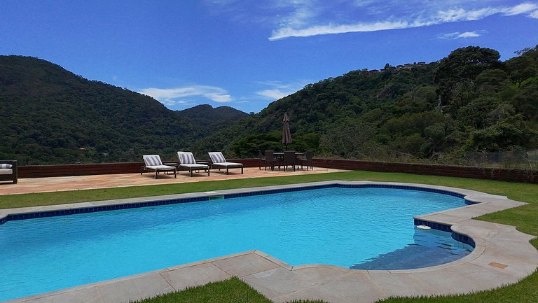 Casa Roseiras 7 suítes entre Itaipava e Secretário