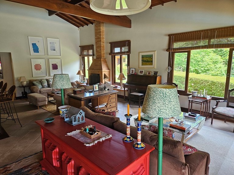 Casa Roseiras 7 suítes entre Itaipava e Secretário