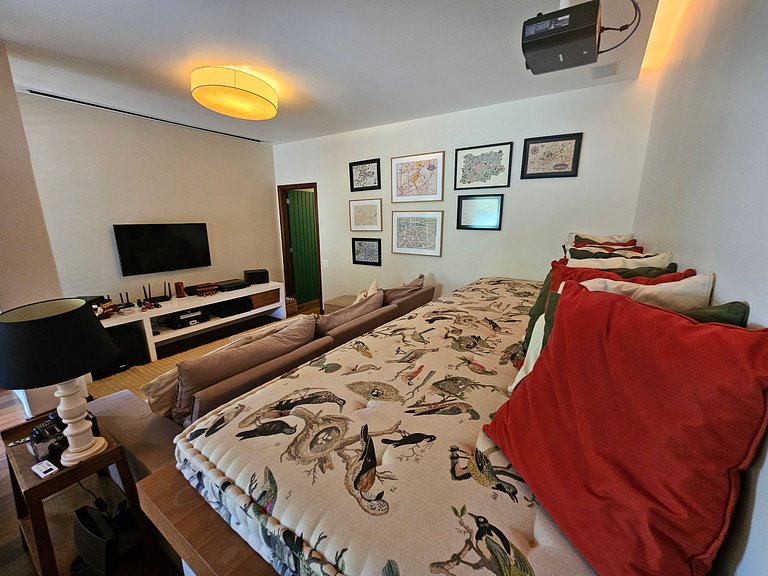 Casa Roseiras 7 suítes entre Itaipava e Secretário