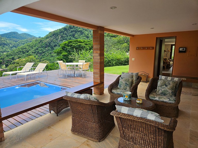 Casa Roseiras 7 suítes entre Itaipava e Secretário