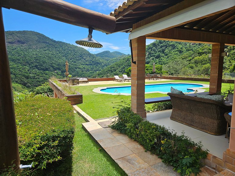 Casa Roseiras 7 suítes entre Itaipava e Secretário