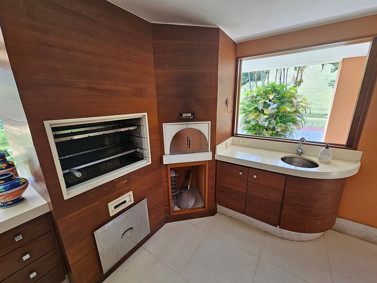 Casa Roseiras 7 suítes entre Itaipava e Secretário