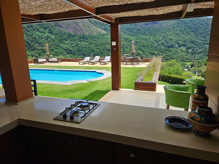 Casa Roseiras 7 suítes entre Itaipava e Secretário