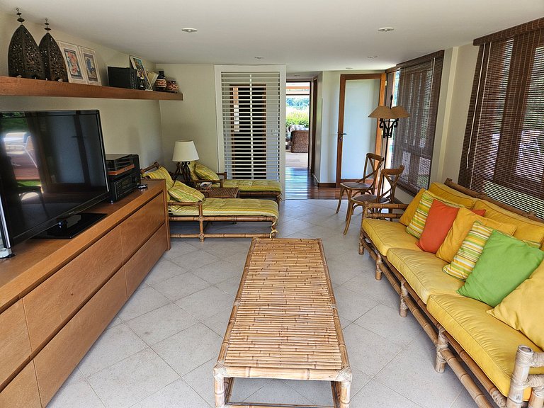 Casa Roseiras 7 suítes entre Itaipava e Secretário