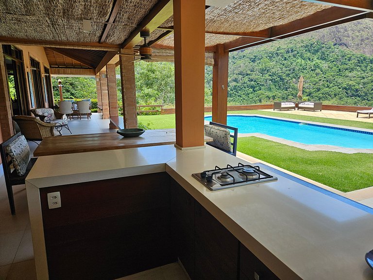 Casa Roseiras 7 suítes entre Itaipava e Secretário