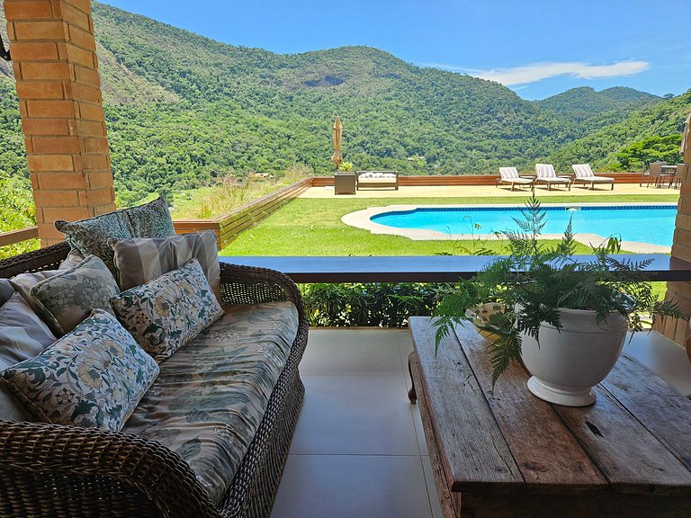 Casa Roseiras 7 suítes entre Itaipava e Secretário