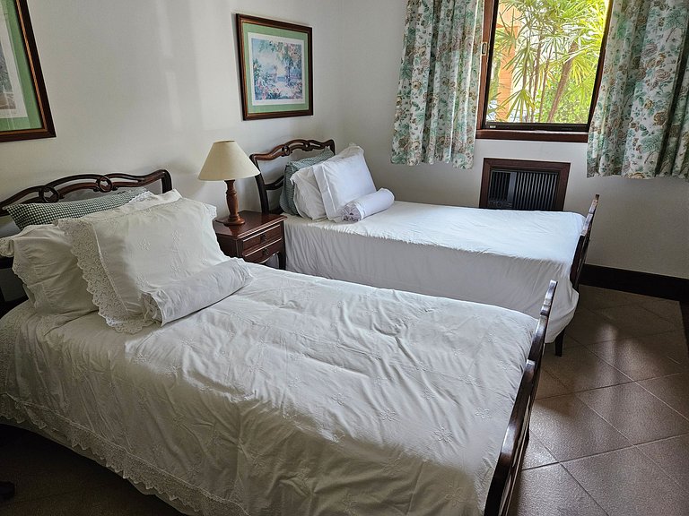 Casa Roseiras 7 suítes entre Itaipava e Secretário