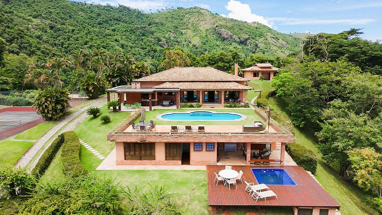 Casa Roseiras 7 suítes entre Itaipava e Secretário