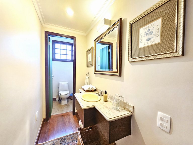 Casa Roseiras 7 suítes entre Itaipava e Secretário