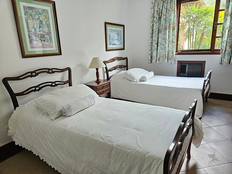 Casa Roseiras 7 suítes entre Itaipava e Secretário