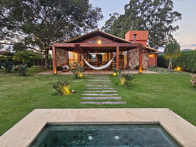 Casa do Alto Itaipava, 3 suítes, piscina com hidro aquecida