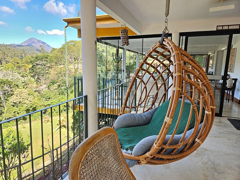 Hermosa casa de campo de 4 dormitorios en la montaña con pis